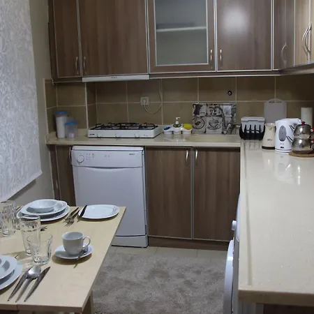 Отель Kinzi House