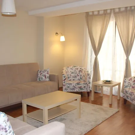 Kinzi House Отель *