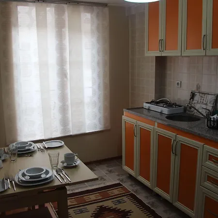 Kinzi House Отель *