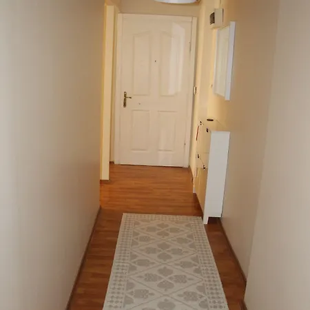 Kinzi House Отель *