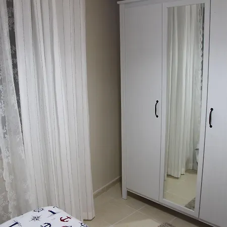 Kinzi House Отель *