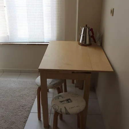 Отель Kinzi House *