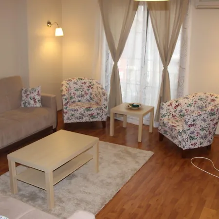 Отель Kinzi House *