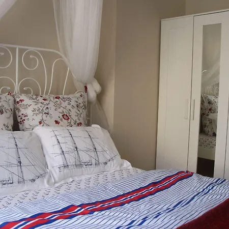 Kinzi House Hotel *