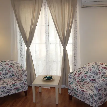 Kinzi House Отель
