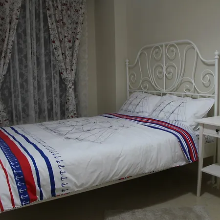 Отель Kinzi House