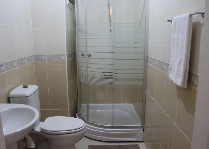 Kinzi House מלון צ'נקלה