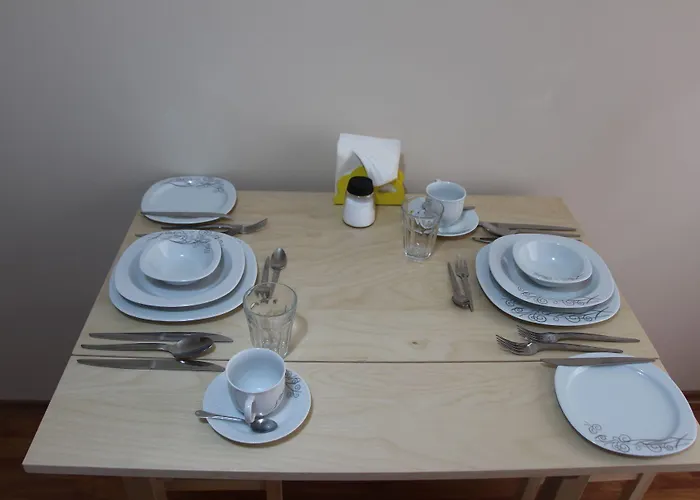 מלון Kinzi House *