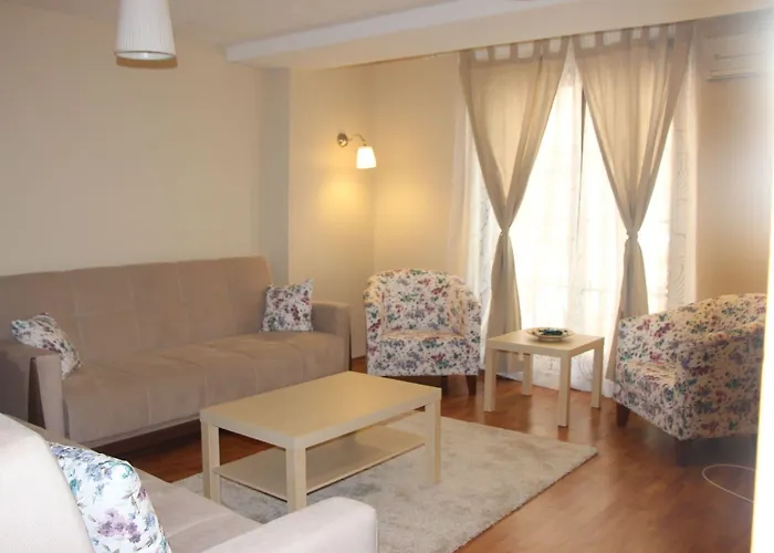 Kinzi House מלון *