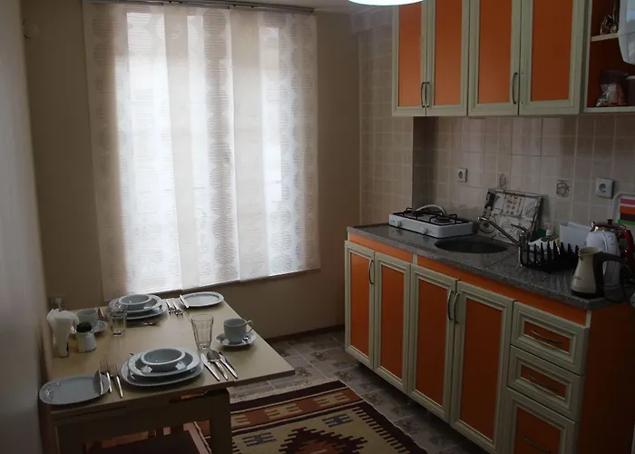 Kinzi House מלון *