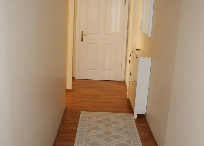 Kinzi House מלון *