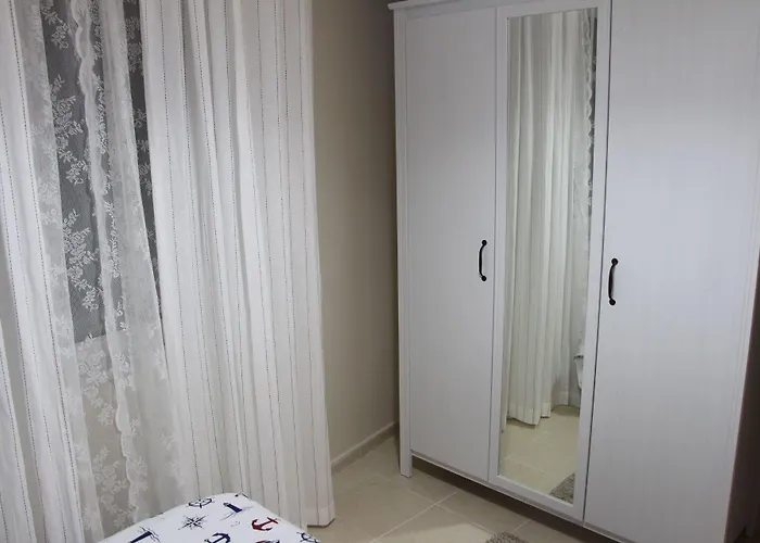 Kinzi House מלון *