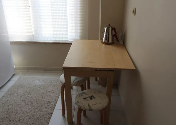 מלון Kinzi House *