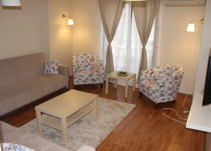 מלון Kinzi House *